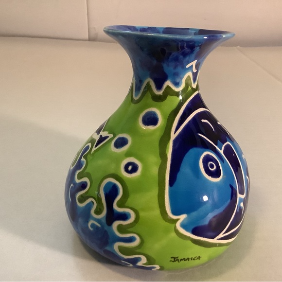 Vintage Jamaica Hand Painted Vase Etched Fish Glossy Blue Green and White 5 1/4” - Picture 13 of 16